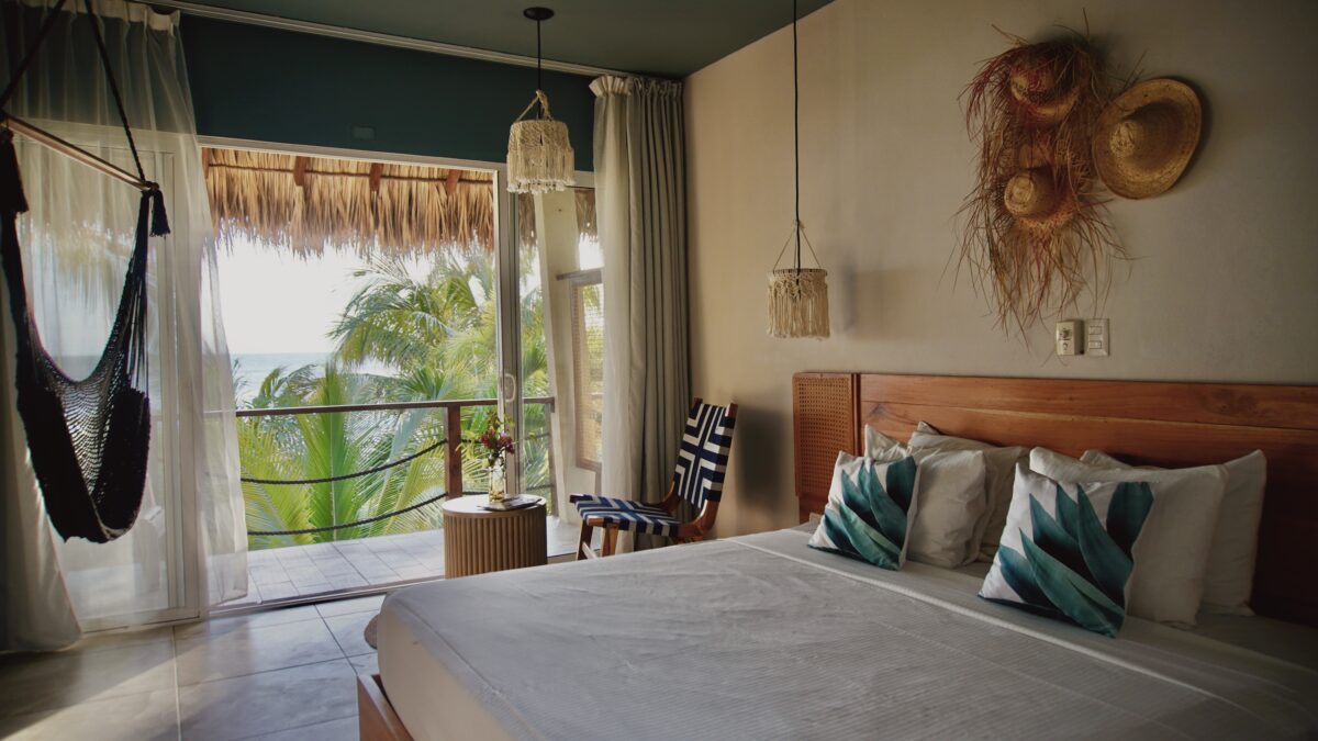 Alive Beach House hotel superior king
